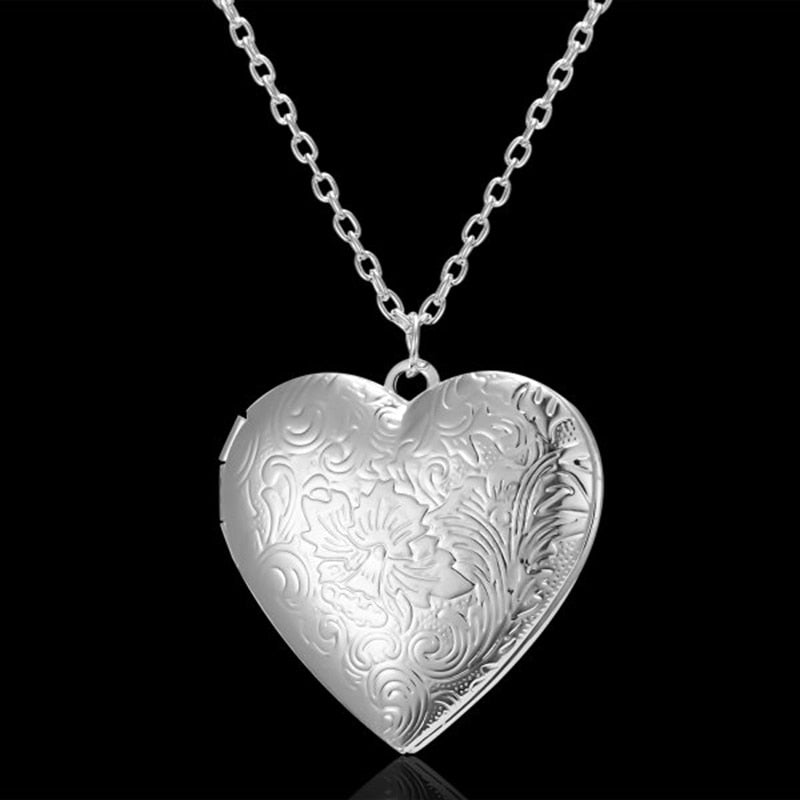 Medalhão com pingente de coração Amor Eterno - Queima de Estoque - Frete Grátis