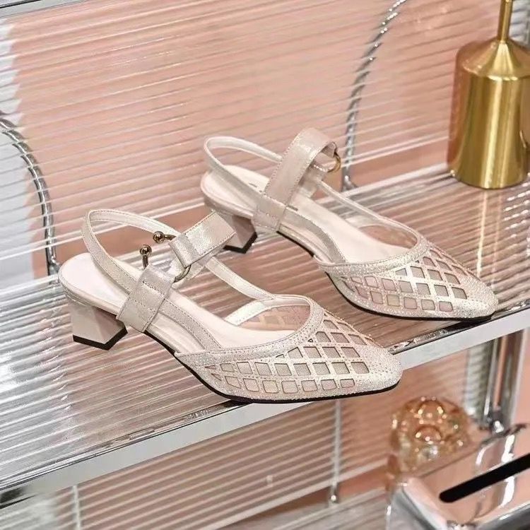 Sapato Beauty™ Finos Detalhes em Renda + Salto Médio